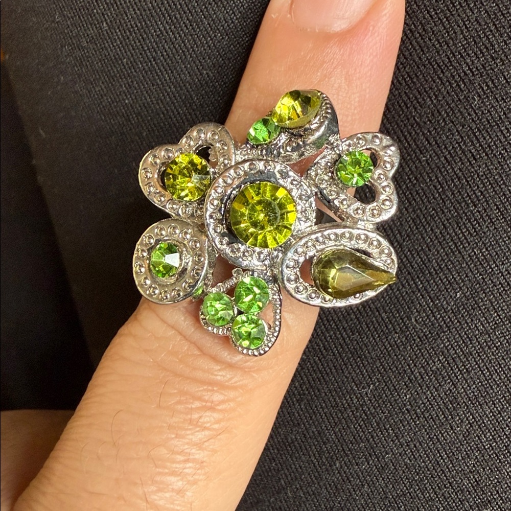 Green stone ring